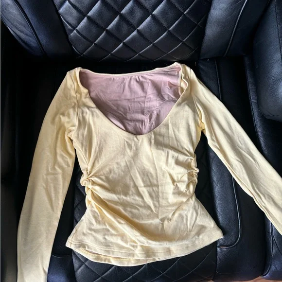 Butter yellow long sleeve - Picture 2 of 5